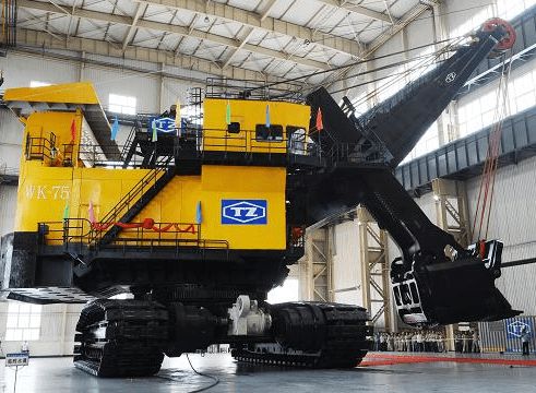 米乐M6官方网站世界最大挖掘机又是中国制造！重2000吨一天铲平2座山(图1)
