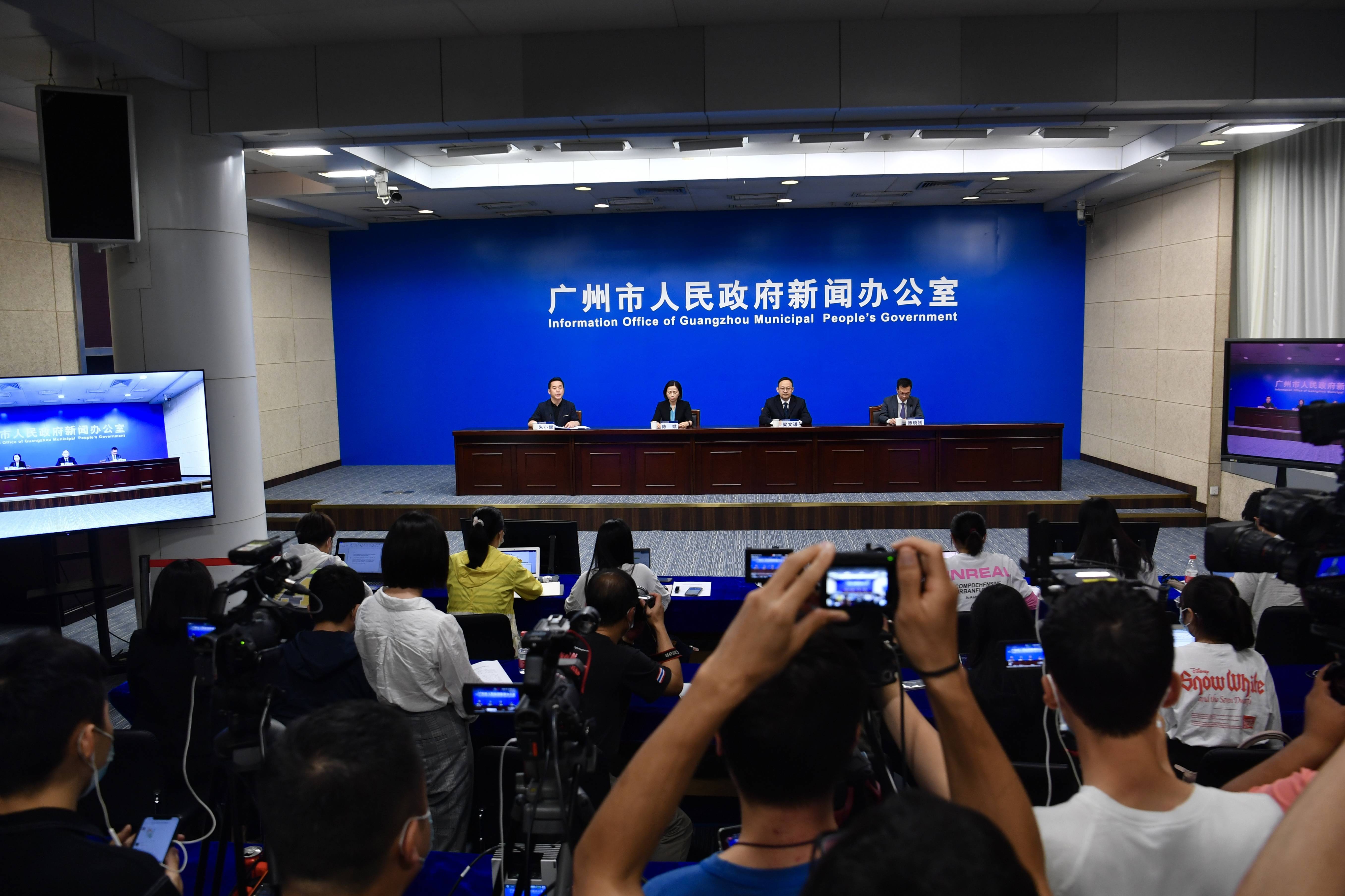 “大连8天215人感染:多人为大学生	” 大连 感染者？-第2张图片